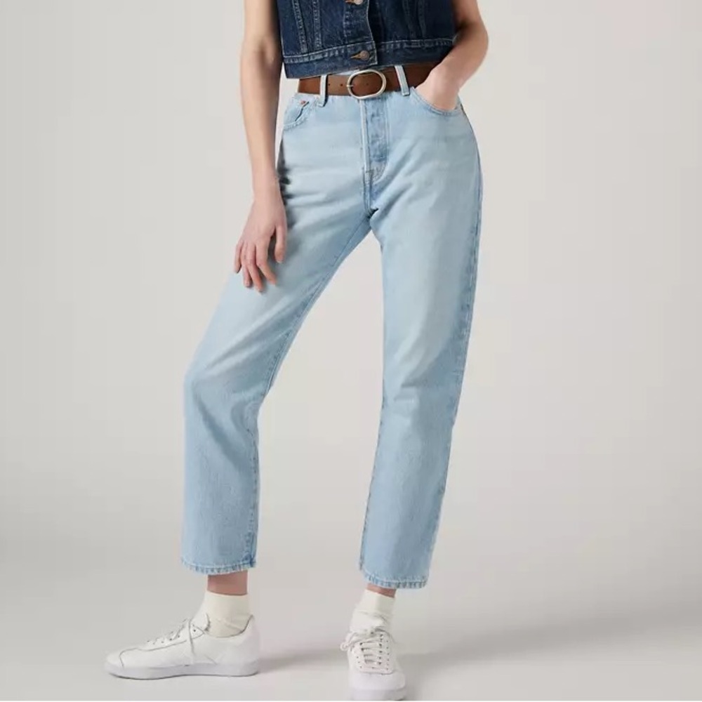 Levi 501 Original Crop Jean Light Wash Size 30